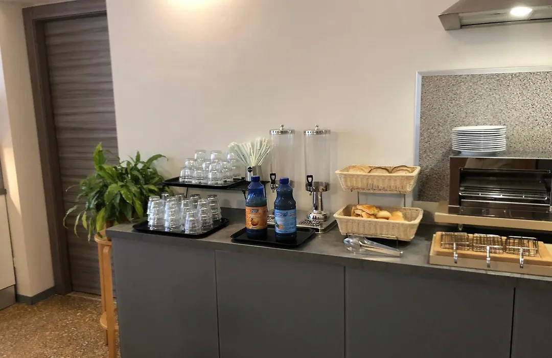 Hotel Cairoli-1